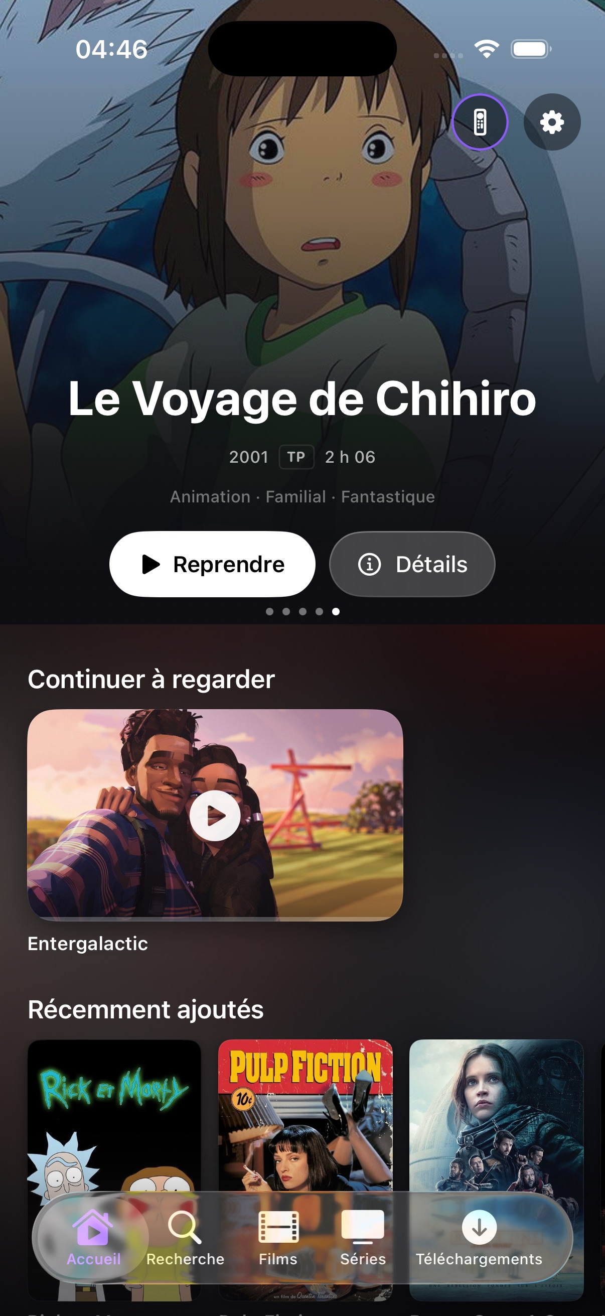 L’accueil de Cineo sur iPhone : une vitrine en pleine hauteur, la reprise de lecture et les rangées par genre